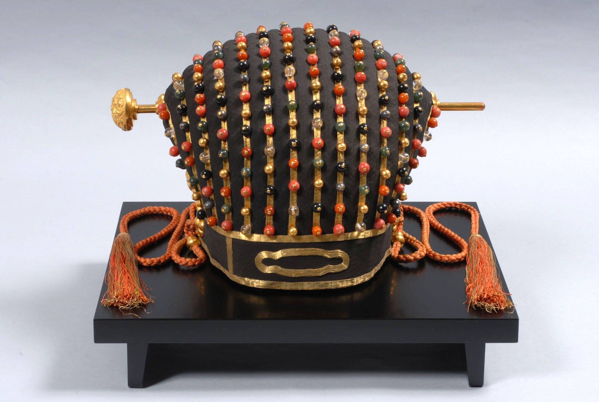 特別展】琉球国王の衣裳／黒漆と螺鈿の漆器 | 開催中・開催予定の展示