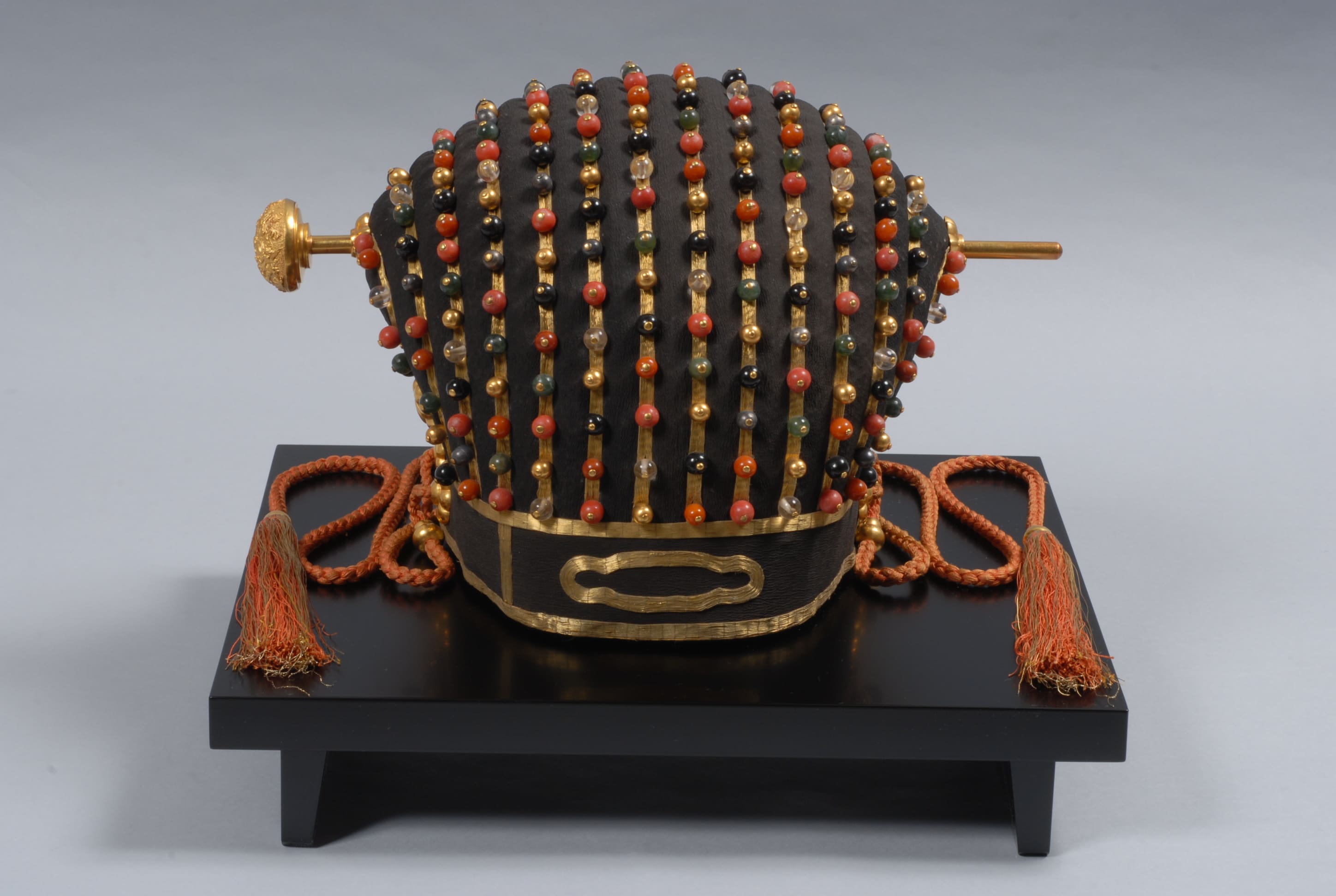 金箔紅葉模様漆器 紅地麻葉繋花車模様縫箔 文化遺産オンライン