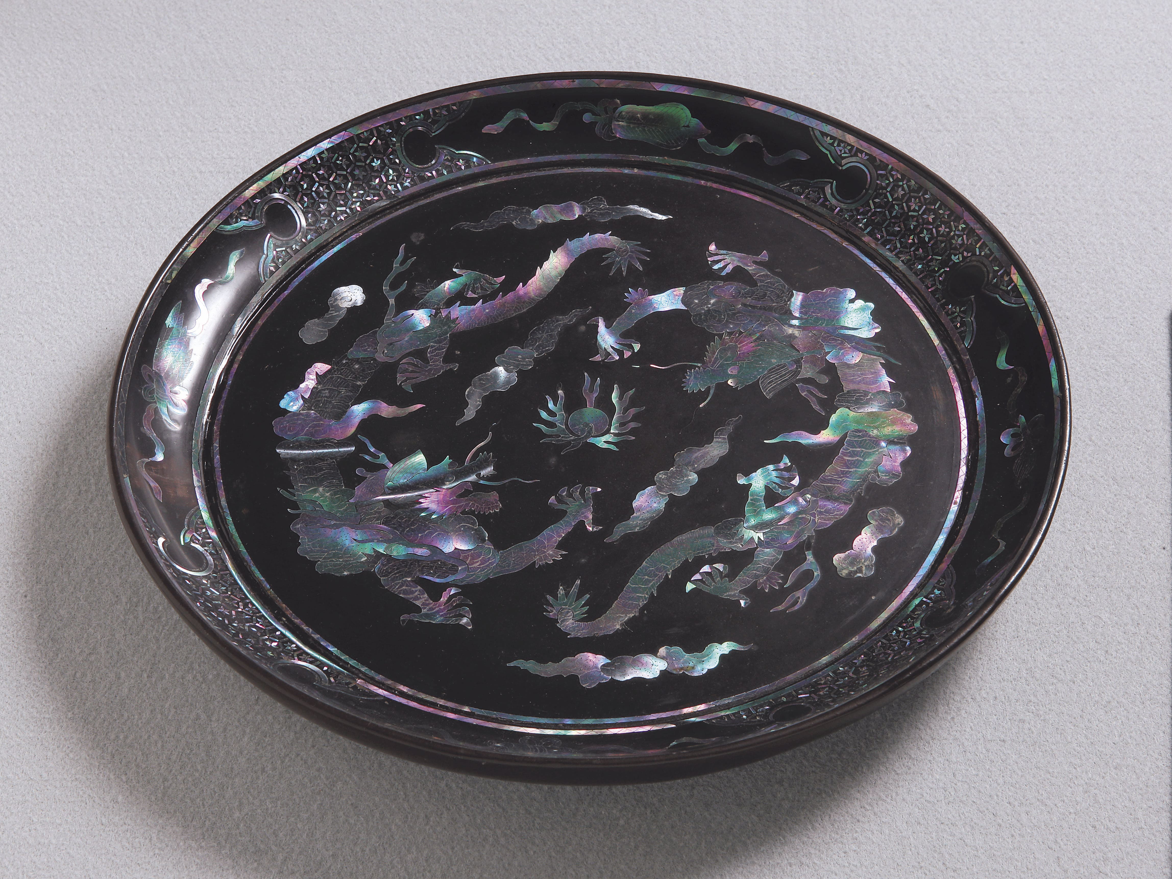 王国時代の冬衣装／龍の漆器と書 | 開催中・開催予定の展示案内 | 那覇